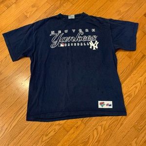 Vintage MLB 90s New York Yankees Majestic Diamond Collection shirt